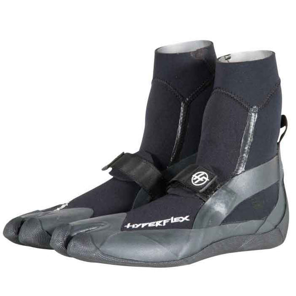 Boots with toe clearance split